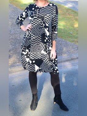 (A1) NWOT Emery Rose Black & White Abstract Geometric Print Tunic Dress Size‎ S